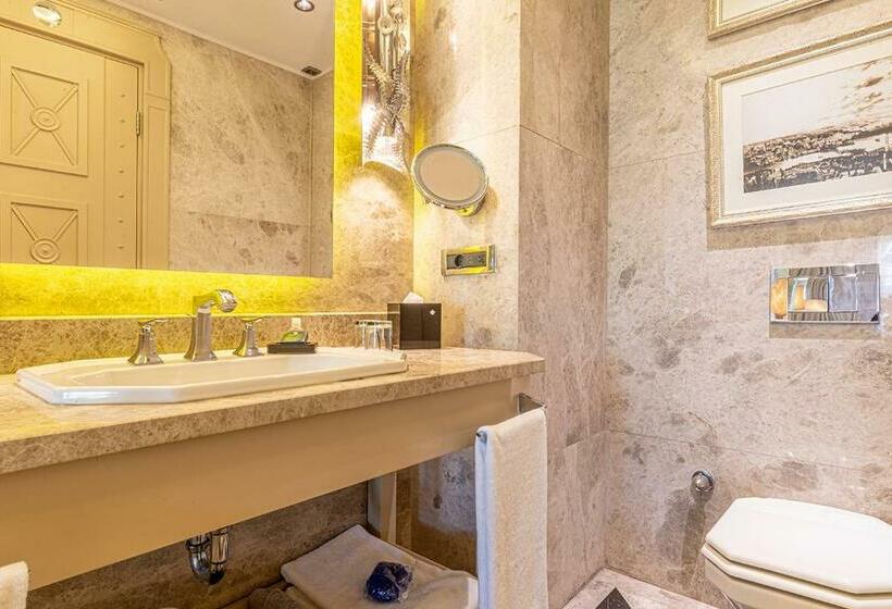 キングサイズベッドのデラックスルーム, Wyndham Grand Istanbul Kalamış Marina