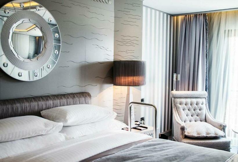 Deluxe Room King Bed & City View, Wyndham Grand Istanbul Kalamış Marina