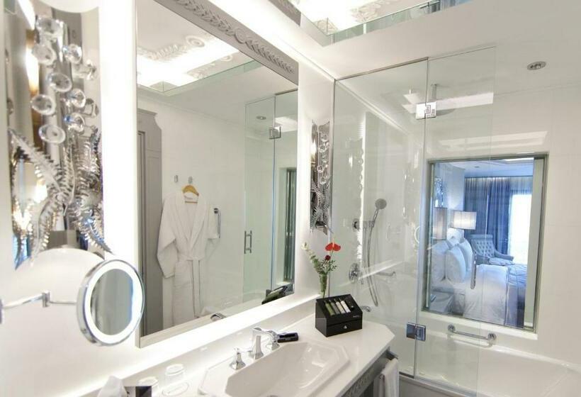 キングサイズベッド、シティビューデラックスルーム, Wyndham Grand Istanbul Kalamış Marina