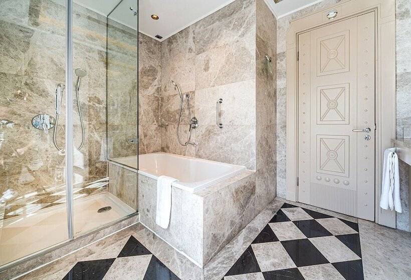 シティビューのデラックスルーム, Wyndham Grand Istanbul Kalamış Marina