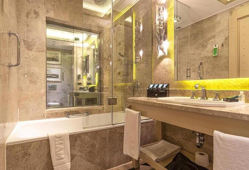 シティビューのデラックスルーム, Wyndham Grand Istanbul Kalamış Marina