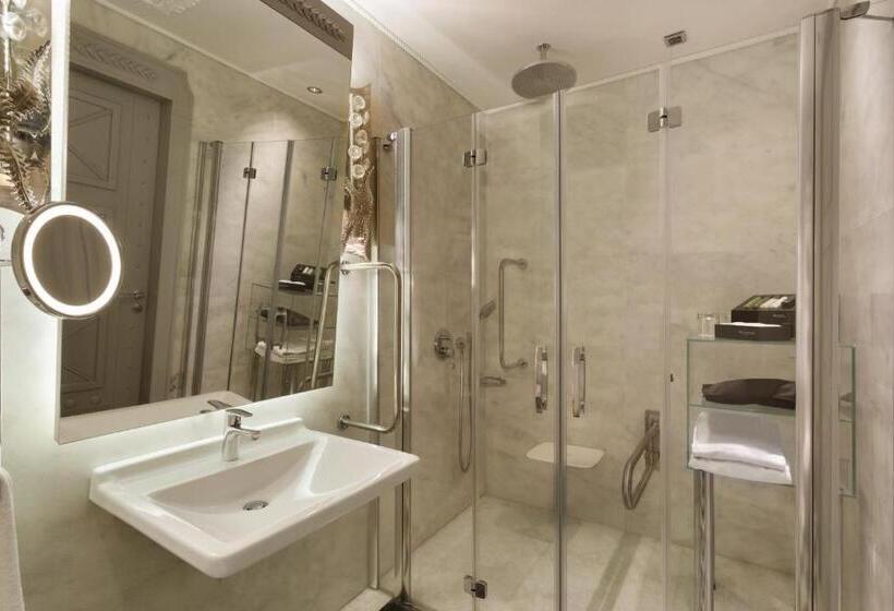 身障者適用キングサイズベッドルーム, Wyndham Grand Istanbul Kalamış Marina