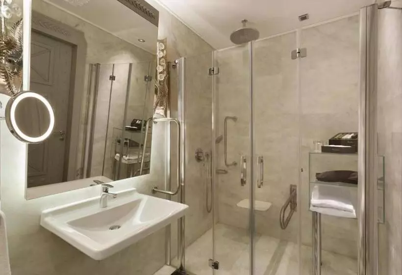 身障者適用キングサイズベッドルーム, Wyndham Grand Istanbul Kalamış Marina