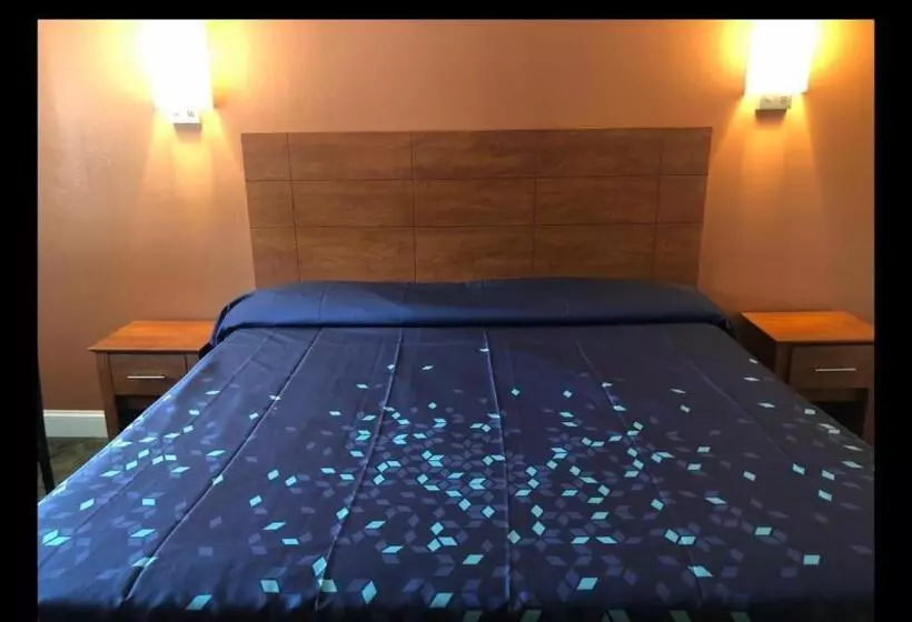 キングサイズベッドのスイートルーム, Skyview Motor Inn