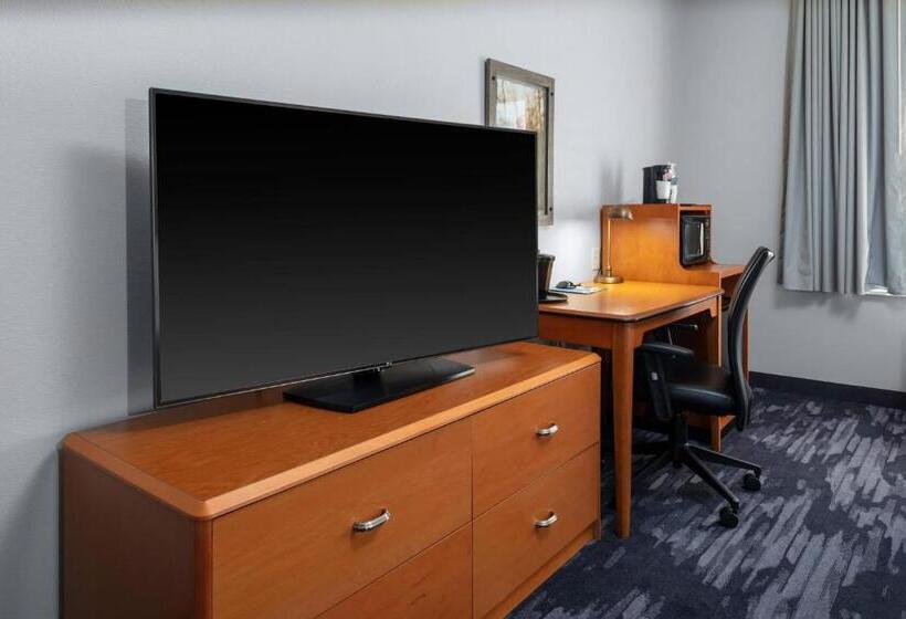 キングサイズベッドのスタンダードルーム, Fairfield Inn & Suites By Marriott Wichita Downtown