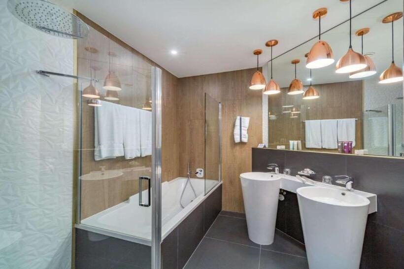 جناح سرير كينج, Seepark Hotel Murten