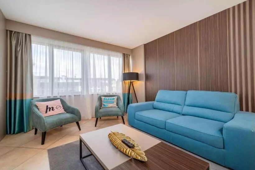 キングサイズベッドのスイートルーム, Seepark Hotel Murten