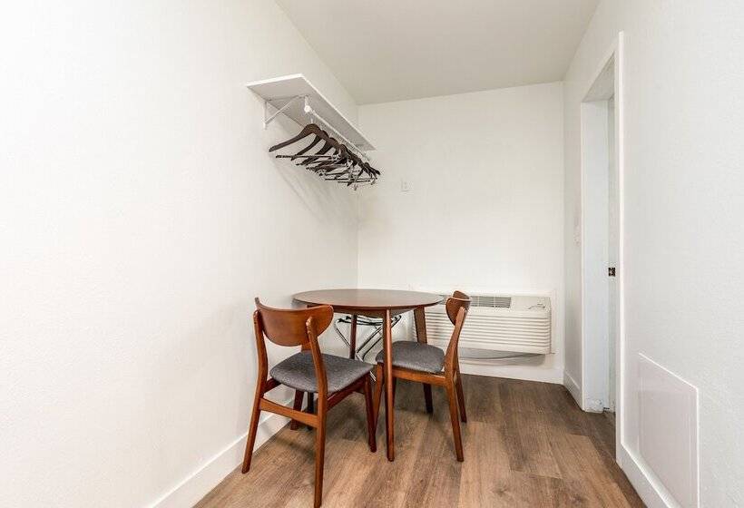 Номер Стандарт, Minecart Motor Lodge