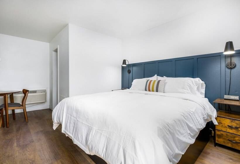 Номер Стандарт, Minecart Motor Lodge