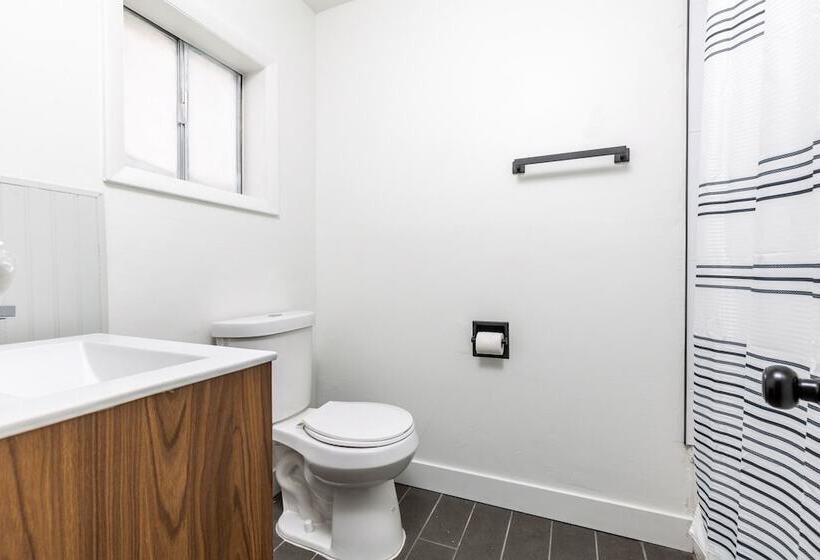 Номер Стандарт, Minecart Motor Lodge