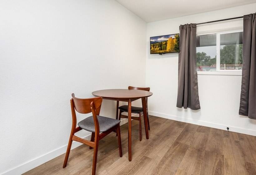 Номер Стандарт, Minecart Motor Lodge