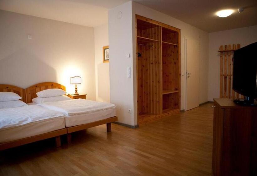 اتاق راحتی, Caroline