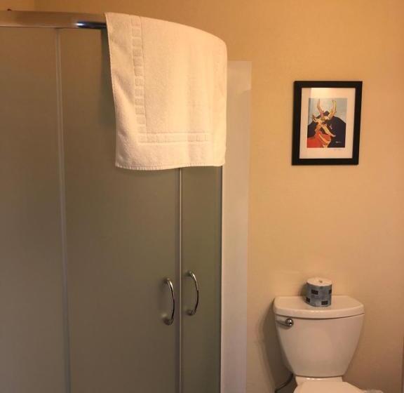 جناح مزوَّد بشرفة, Mansion House Motel