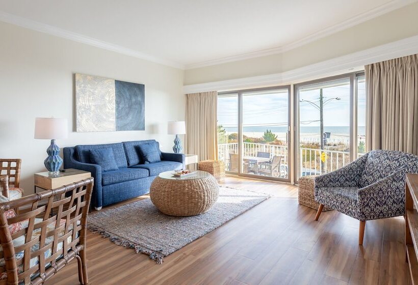 阁楼房, La Mer Beachfront Resort