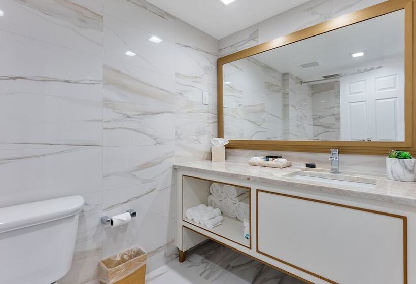 디럭스 룸 측면 바다 전망, La Mer Beachfront Resort