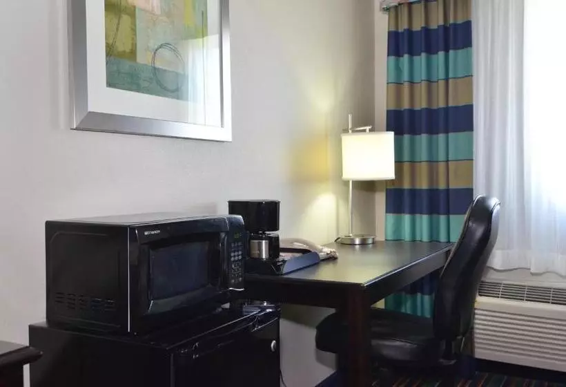 Sviitti King-vuode, Quality Inn & Suites Kenedy Karnes City