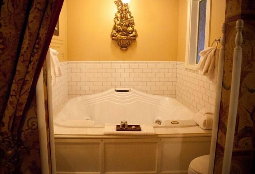 جناح, Rivertown Inn