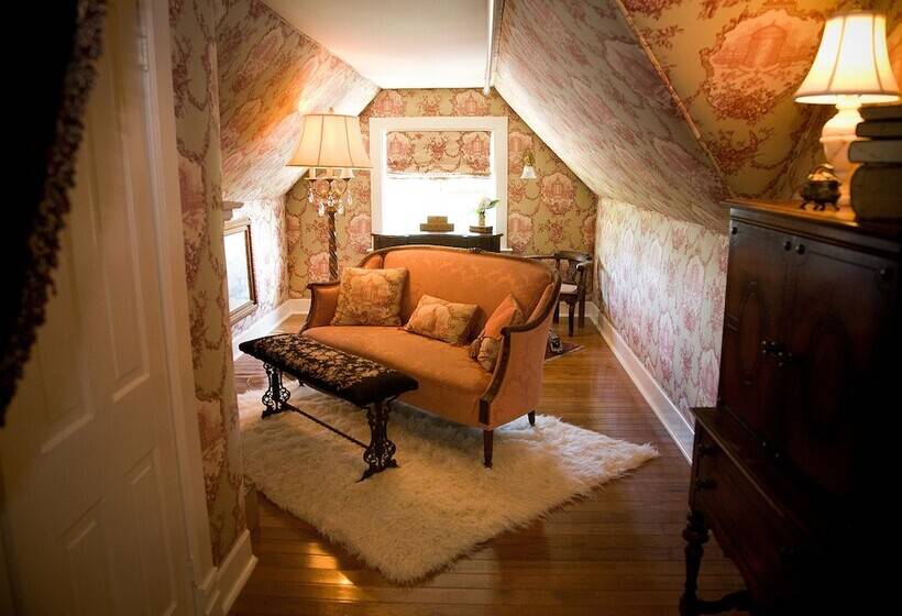 جناح, Rivertown Inn