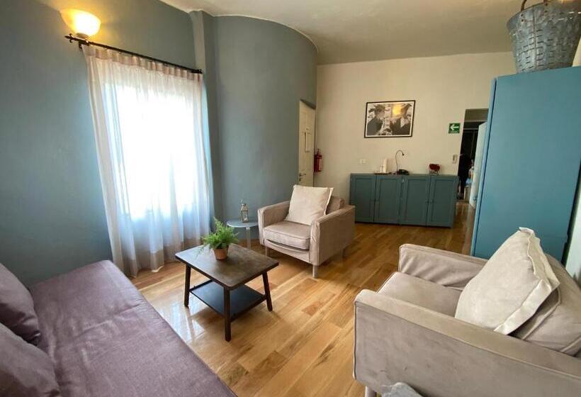 سوییت, Villa Condesa