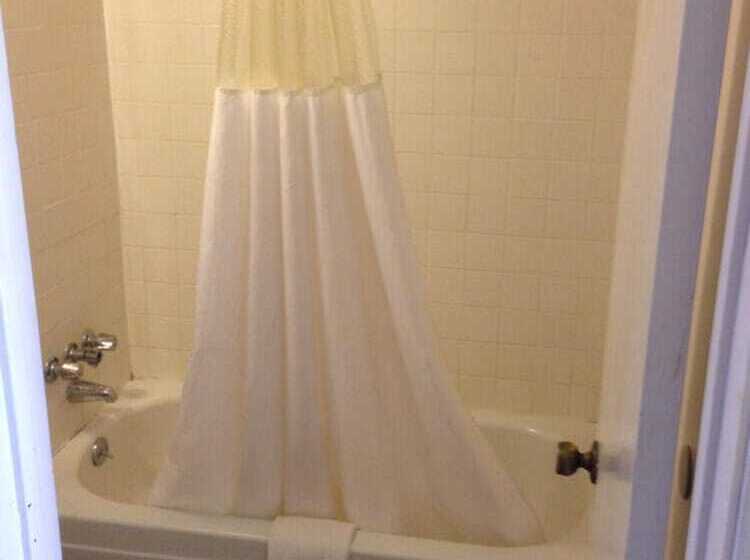 غرفة قياسية, Sportsman Inn And Suites