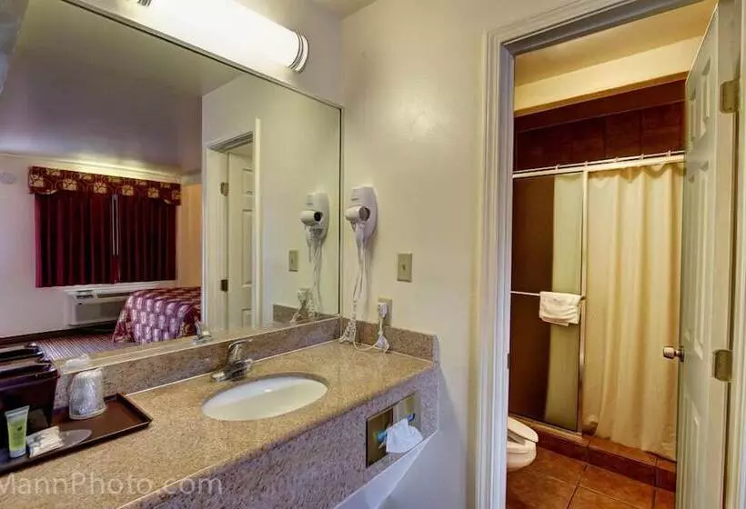 اتاق استاندارد با 2 تخت دوبل, Whispering Palms Inn
