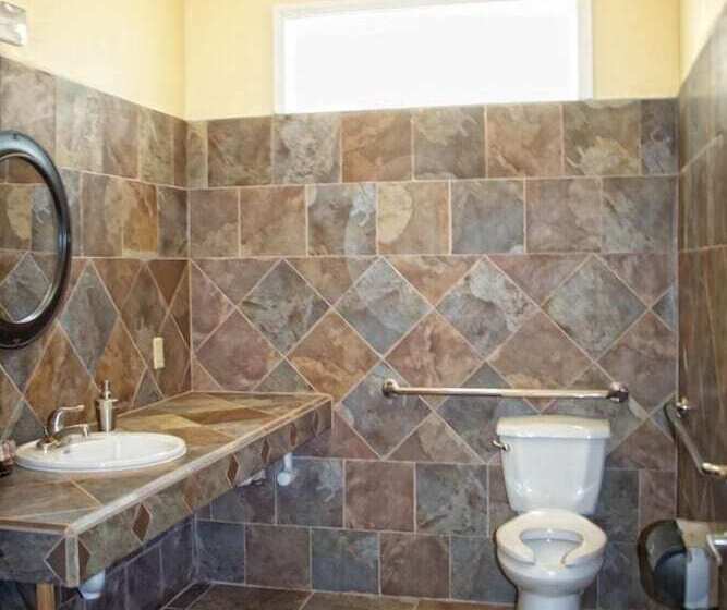 غرفه قياسيه سريرين مزدوجين, Whispering Palms Inn