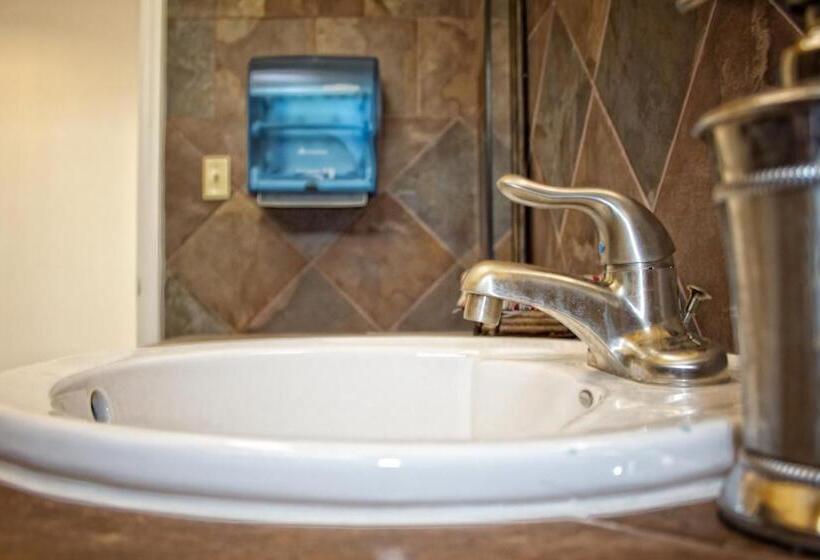 غرفة قياسية سرير كينج, Whispering Palms Inn