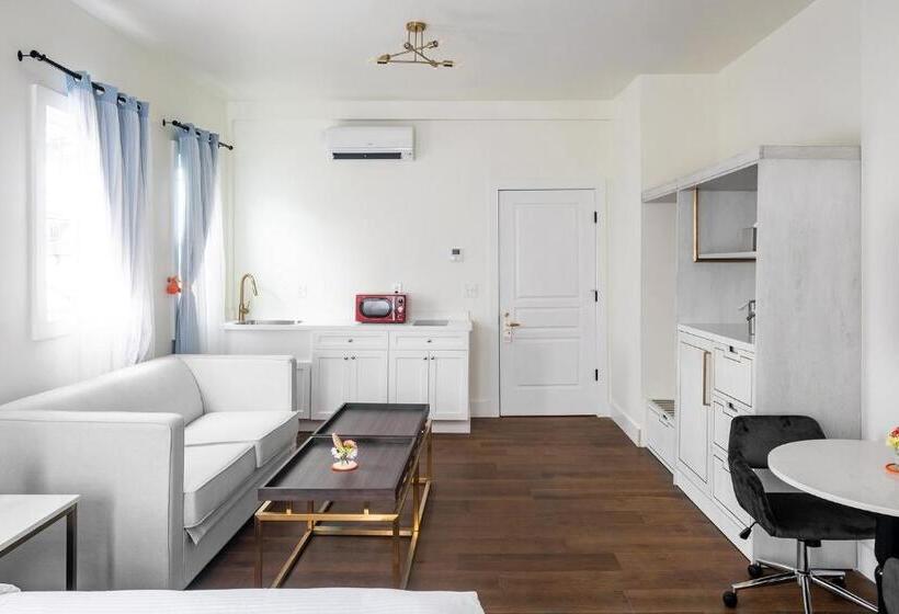 إستوديو قياسى سرير كينج, Scarborough Inn