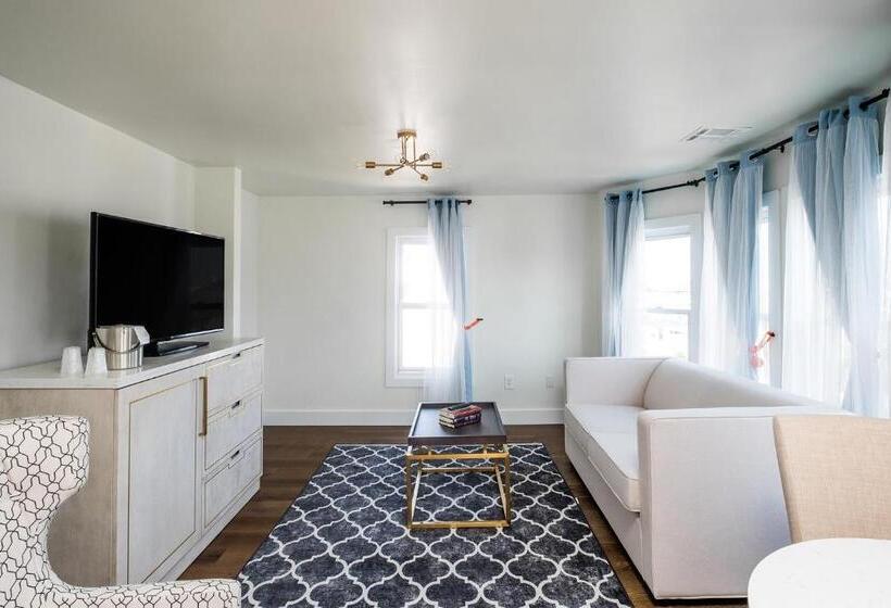 جناح عائلي, Scarborough Inn