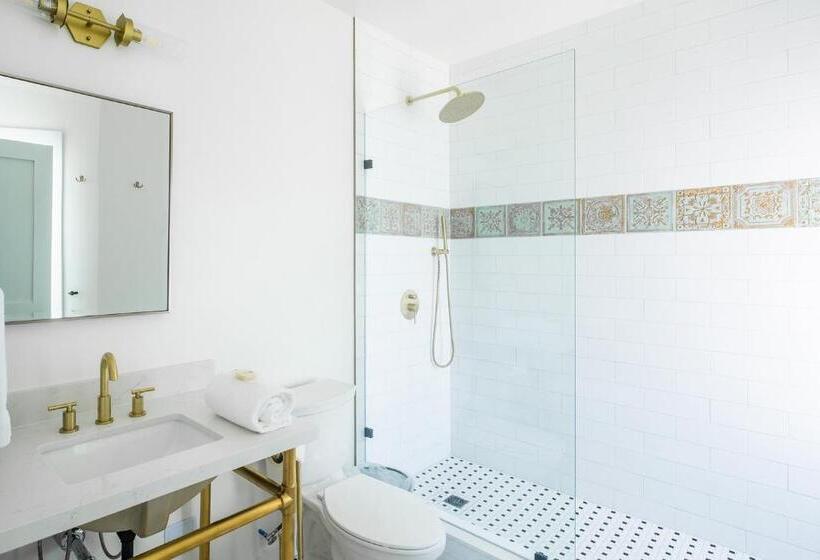 جناح عائلي, Scarborough Inn