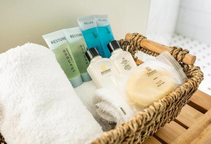 جناح عائلي, Scarborough Inn