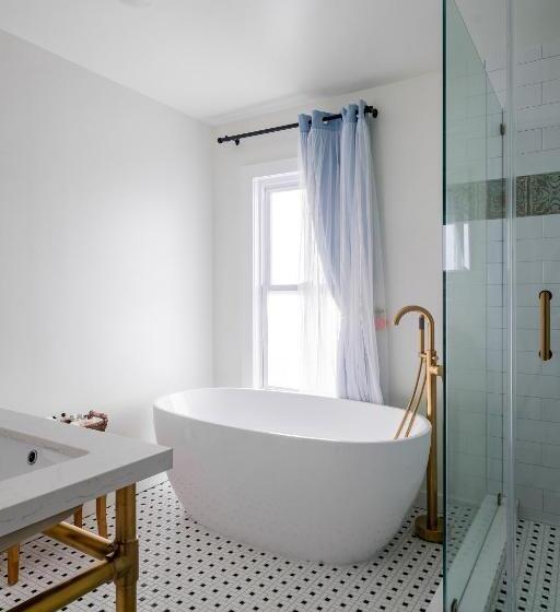 جناح رئاسى, Scarborough Inn