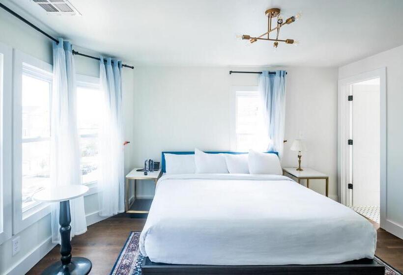 جناح عائلي, Scarborough Inn