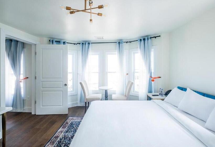 جناح عائلي, Scarborough Inn