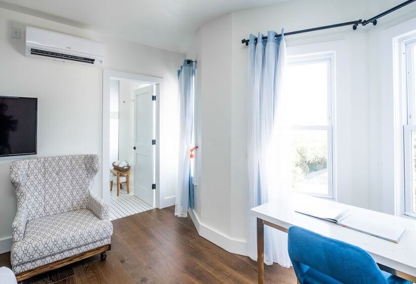 غرفة عائلية, Scarborough Inn