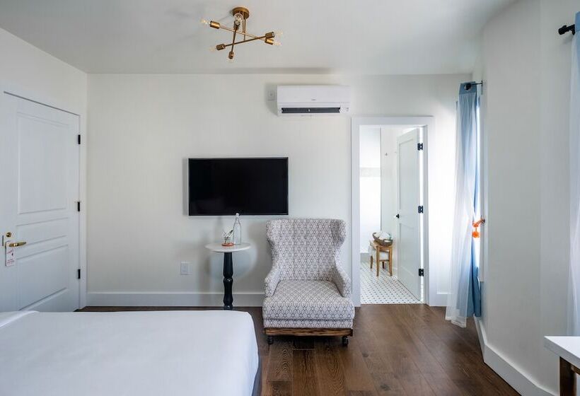 غرفة عائلية, Scarborough Inn