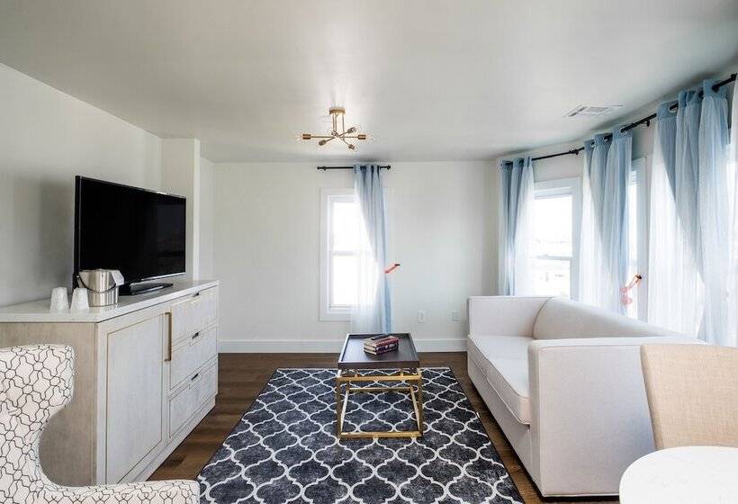 جناح عائلي, Scarborough Inn