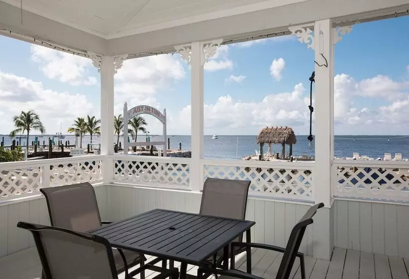 オーシャンビュースイート, Amoray Dive Resort