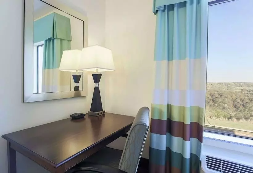 身障者適用スタンダードルーム, Hampton Inn & Suites Wheelingthe Highlands