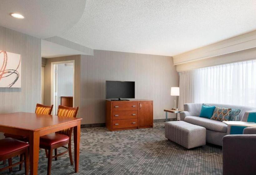 带大床的套房, Courtyard By Marriott Fort Smith Downtown