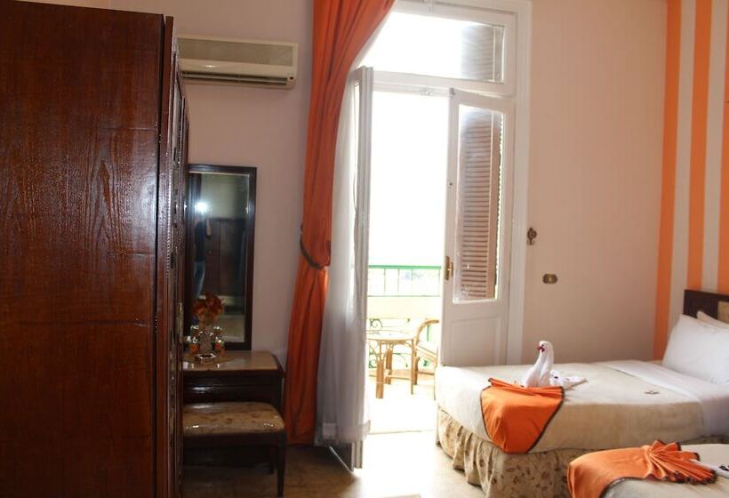 اتاق استاندارد یک نفره, Royal Home