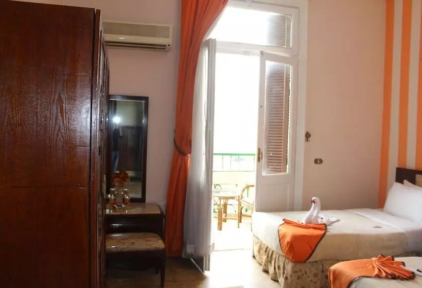 اتاق استاندارد یک نفره, Royal Home