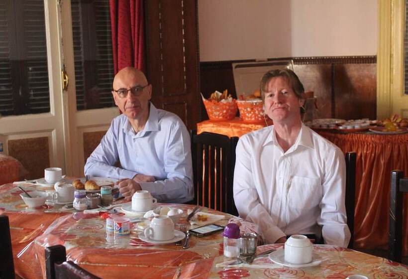 اتاق استاندارد یک نفره, Royal Home