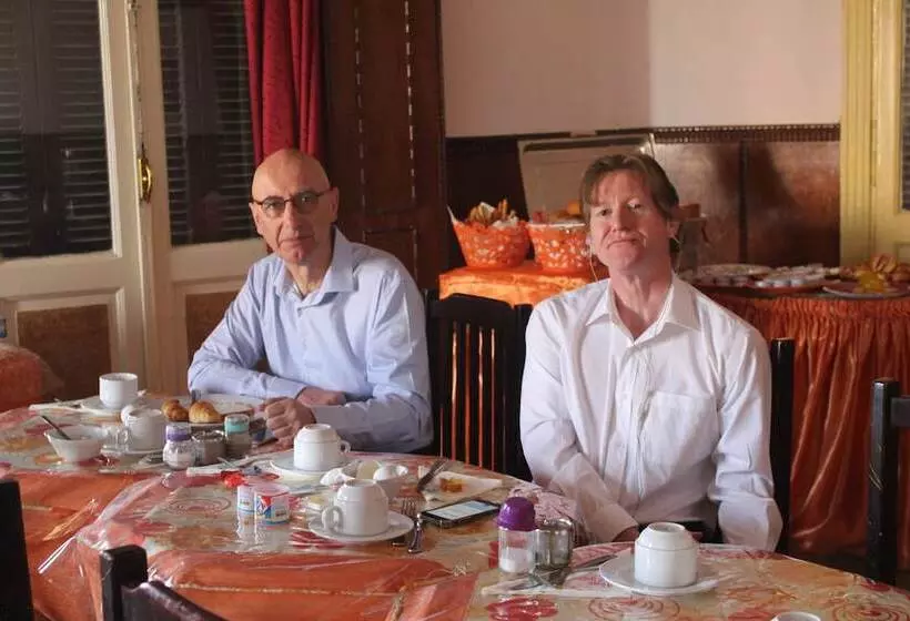 اتاق استاندارد یک نفره, Royal Home