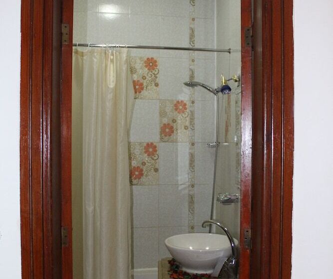 اتاق استاندارد یک نفره, Royal Home