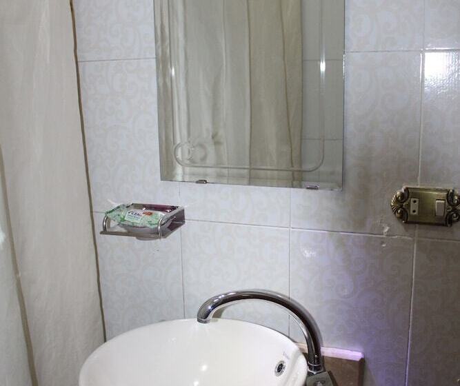 اتاق استاندارد یک نفره, Royal Home