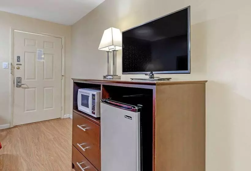 ２ダブルベッドのスタンダードルーム, Econo Lodge Woodstock  Shenandoah Valley I 81