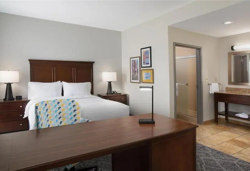 スタンダードスタジオ, Hampton Inn Magnolia