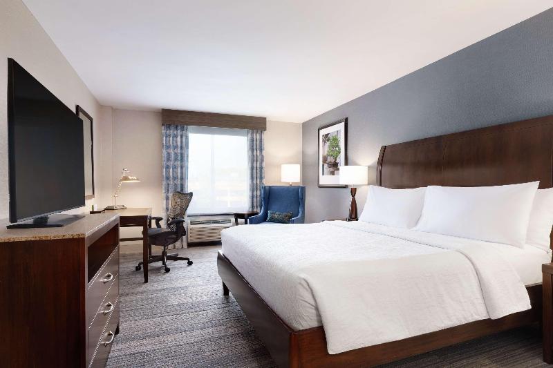 חדר סטנדרט עם מיטת קינג, Hilton Garden Inn Stony Brook