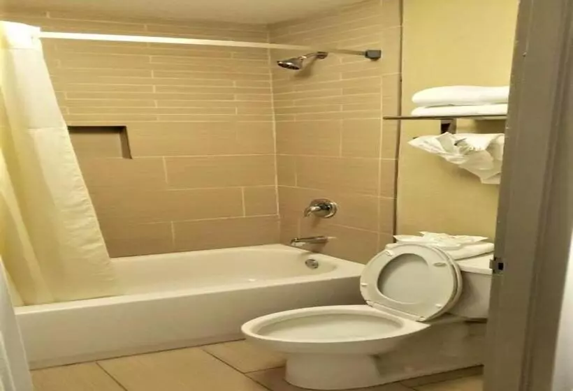 スイート, Quality Suites Nashville Airport